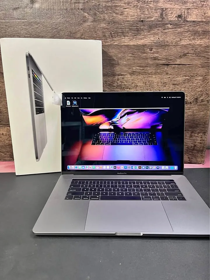 MacBook Pro 15" Laptop in excellent condition with box thumbnail
