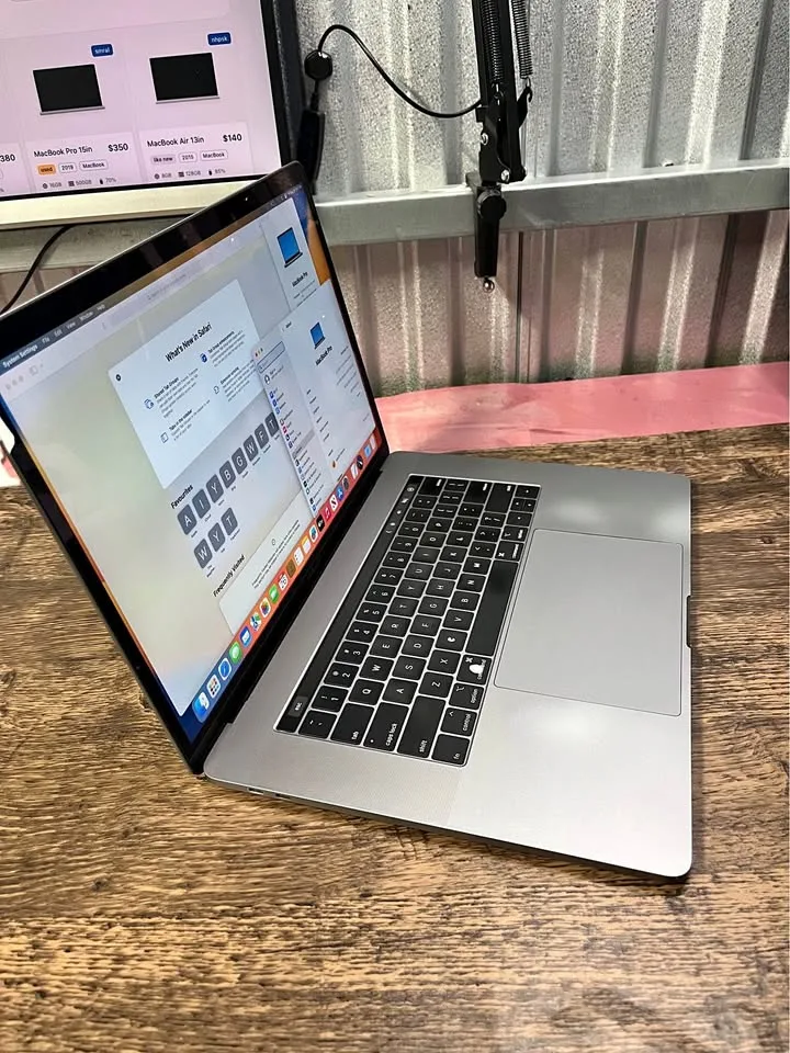 Core i9 MacBook Pro - 16GB RAM, 500GB SSD - Charger thumbnail