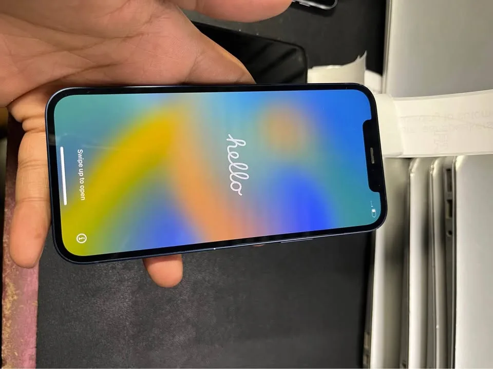 Several Apple MacBook Pro, Air, 13”, 15”, IPad, IPhone, IMac image indicator(4)