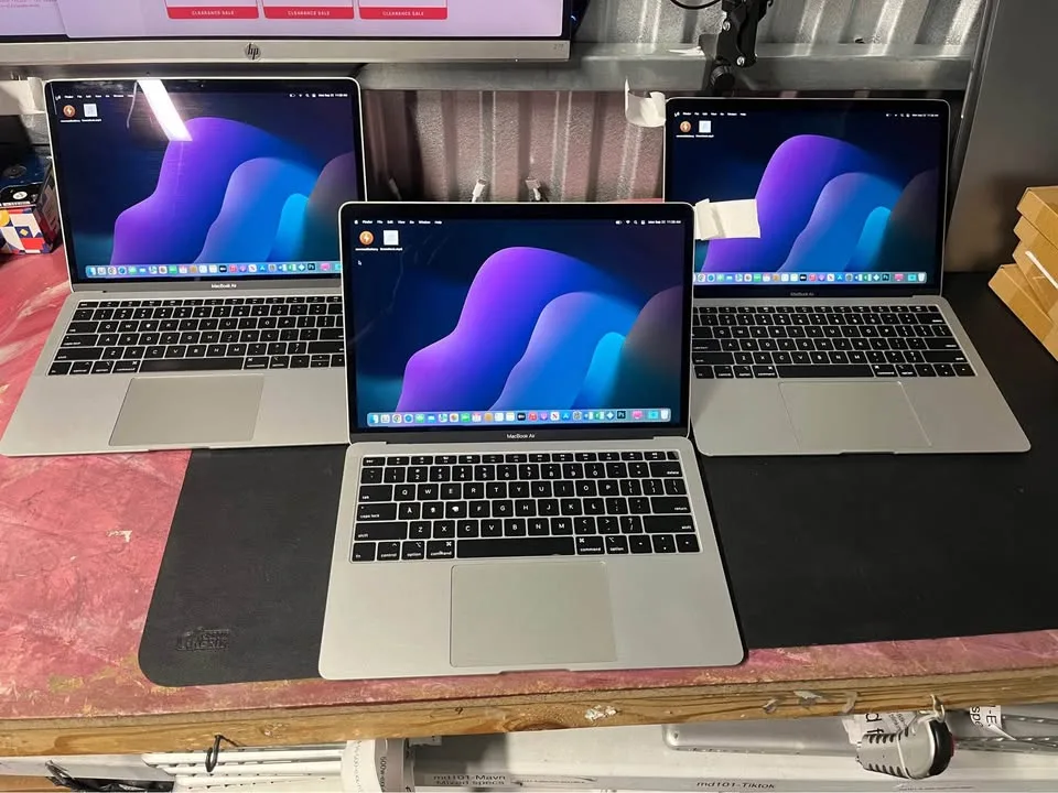 Several Apple MacBook Pro, Air, 13”, 15”, IPad, IPhone, IMac image indicator(8)