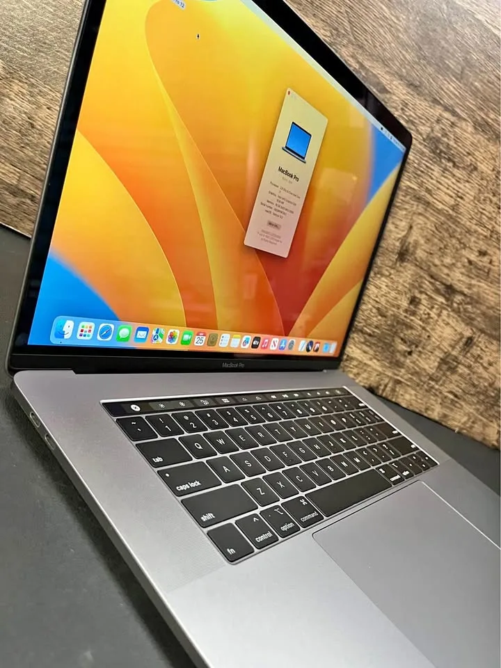 Apple MacBook Pro Touchbar 2.6Ghz 16GB 500GB SSD thumbnail