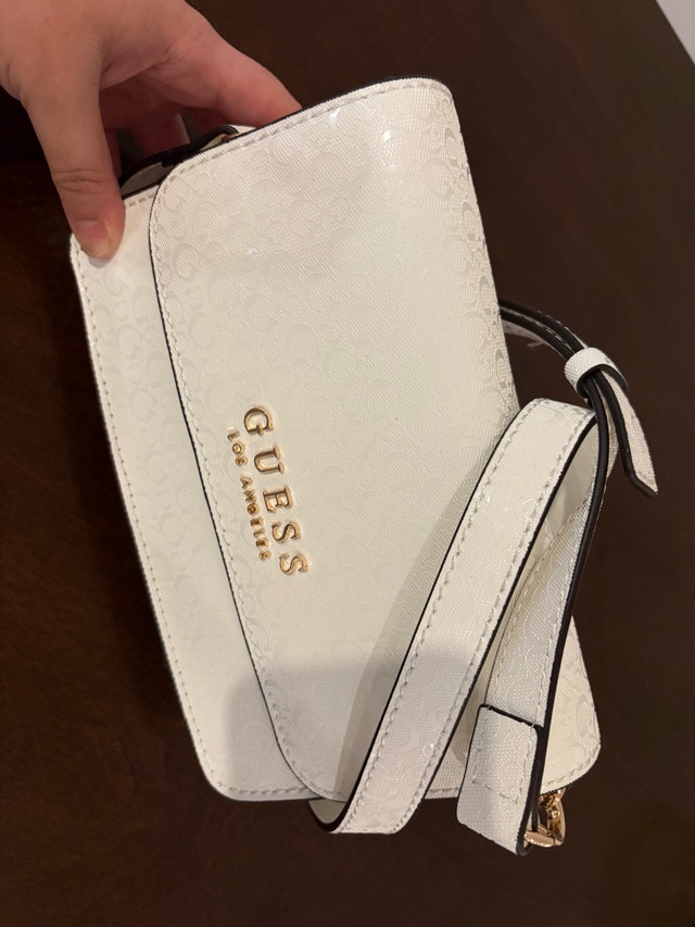 Authentic GUESS White Crossbody Bag – Brand New!