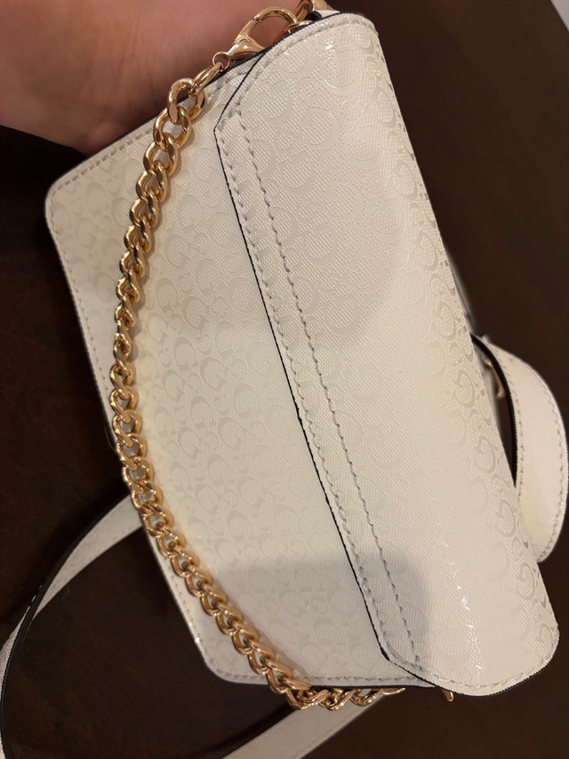 Authentic GUESS White Crossbody Bag – Brand New! - photo 2