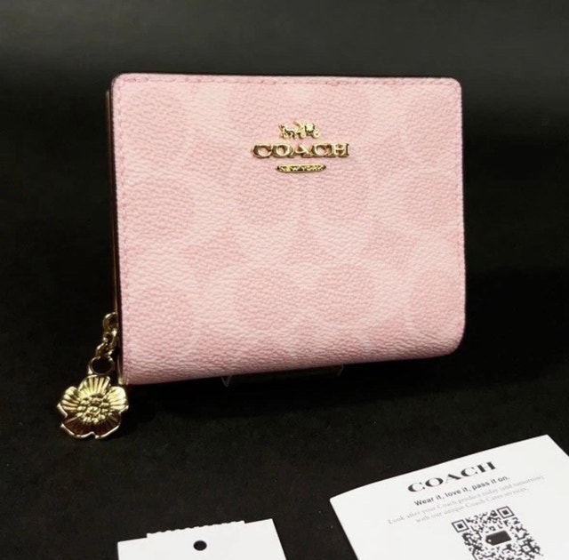 Brand New Coach Wallet in Powder Pink