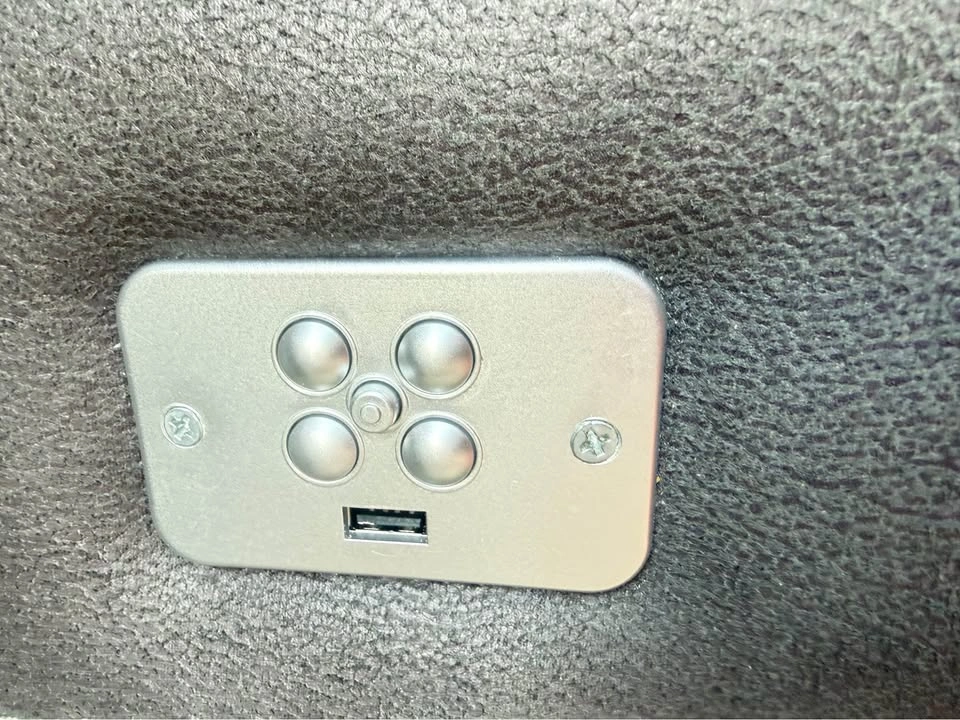 Electric Reclining Italian Leather Sofa with USB ports - photo 5