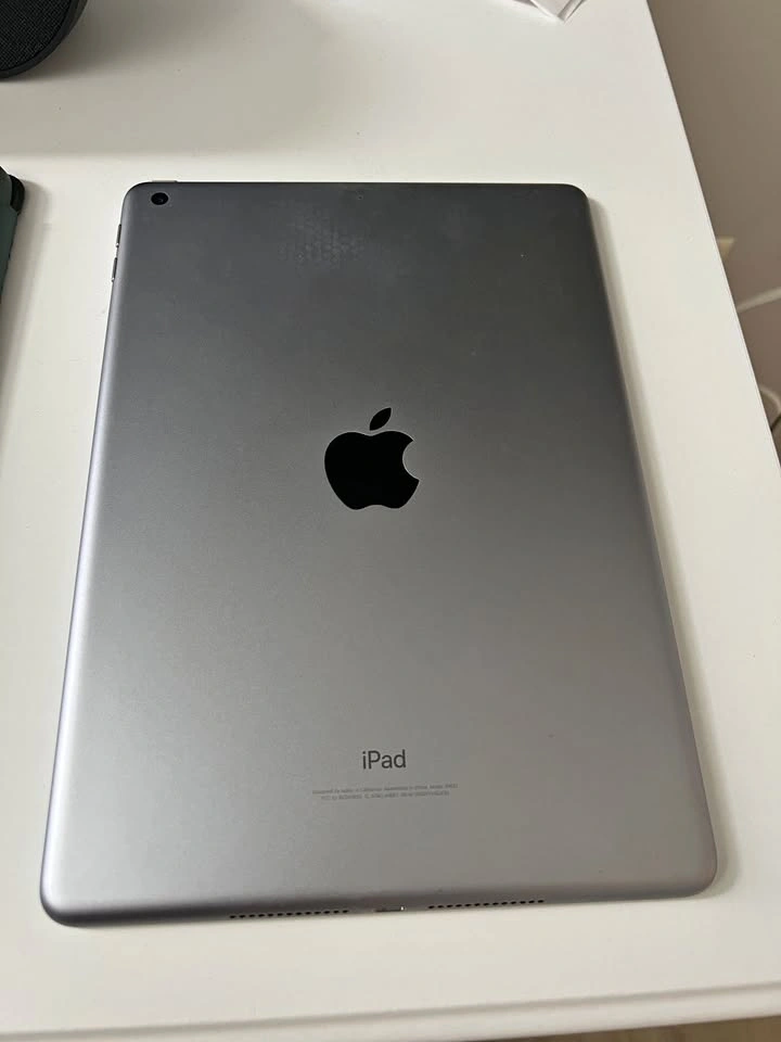 Apple iPad 6th Gen 32 GB