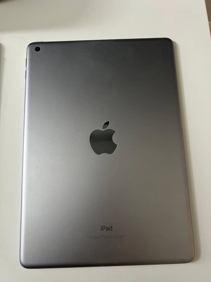 Apple iPad 6th Gen 32 GB - photo 2