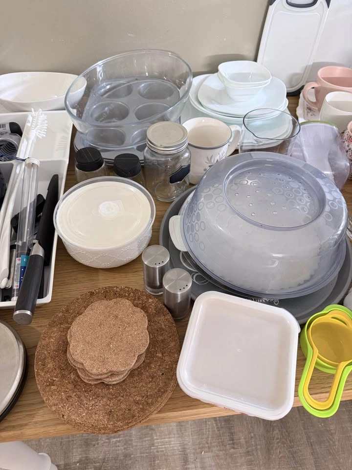 Relocation Sale: Huge Kitchen Bundle - photo 3