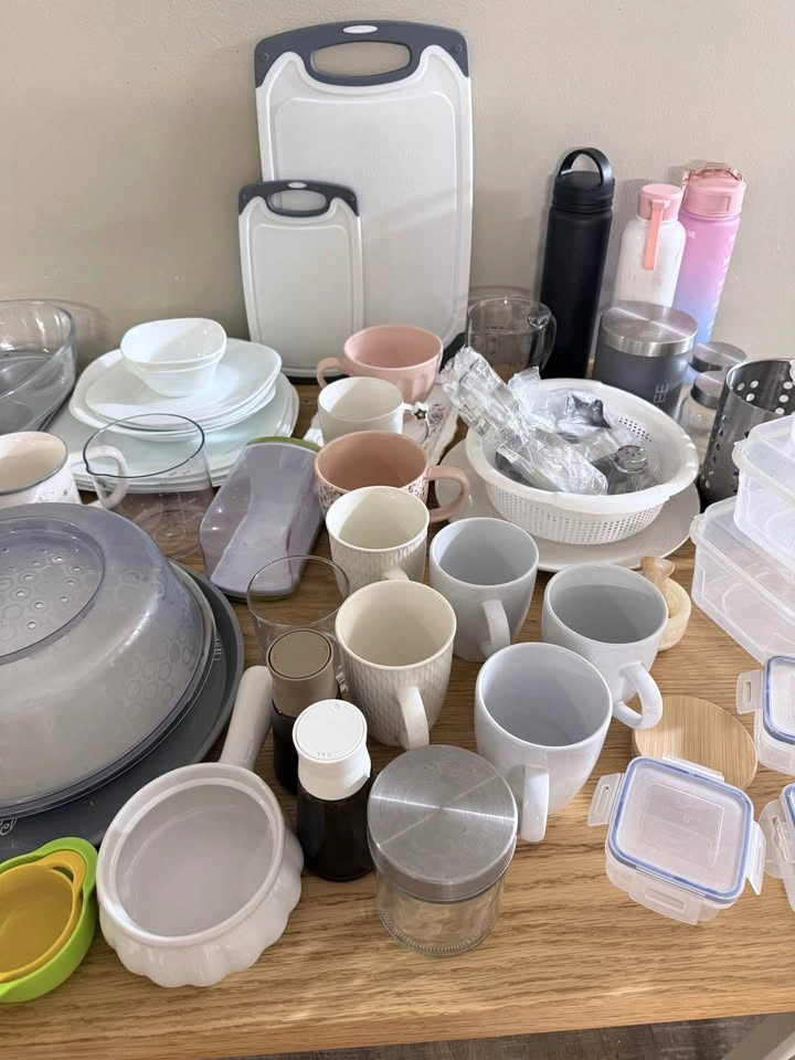 Relocation Sale: Huge Kitchen Bundle - photo 4