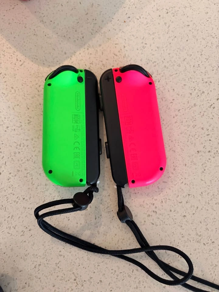 Nintendo Switch Official Joycons LIKE NEW - photo 2