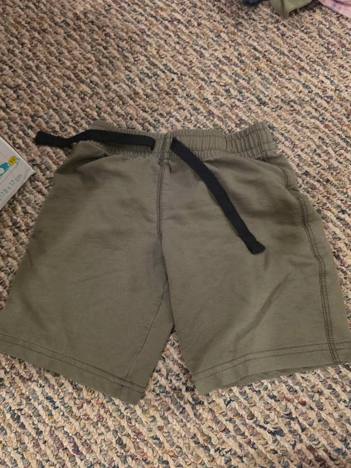 15 piece bundle - Boys clothes size 5/6 - photo 2