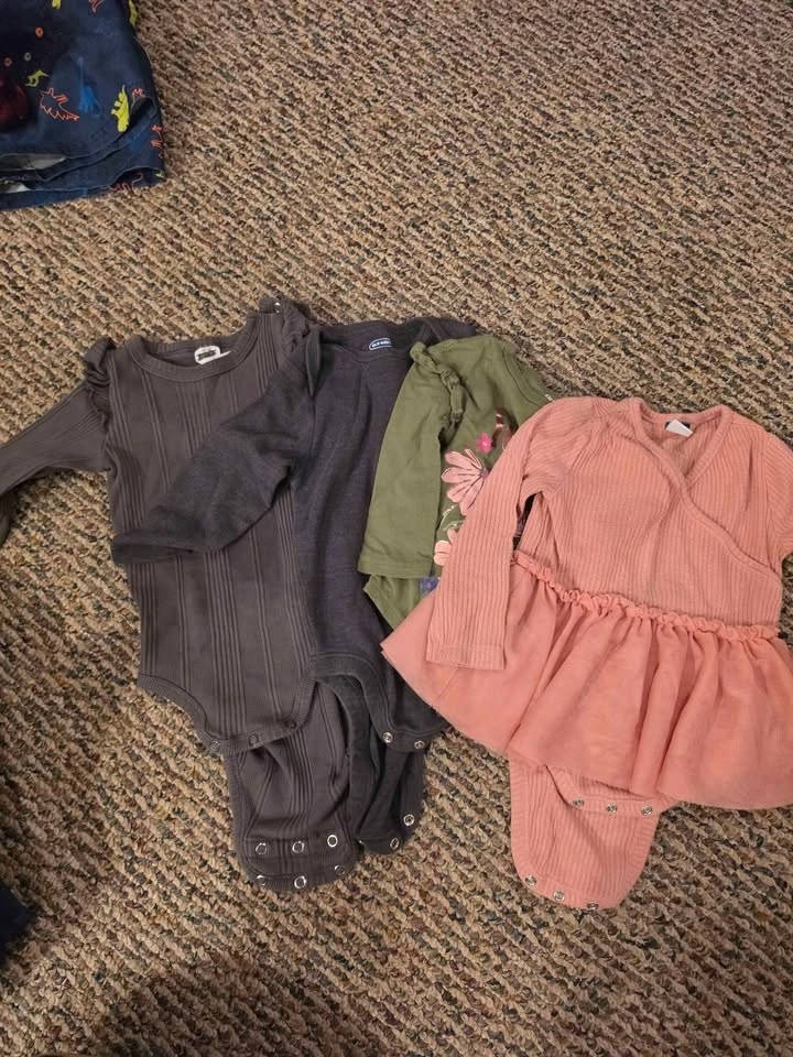 27 piece bundle - Girls clothing size 12-18 months - photo 3