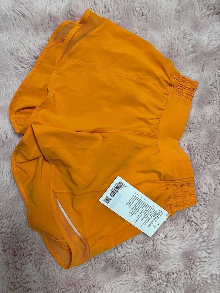 AUTHENTIC AND BRAND NEW Lululemon Hotty Hot High-Rise Short 4" - photo 2