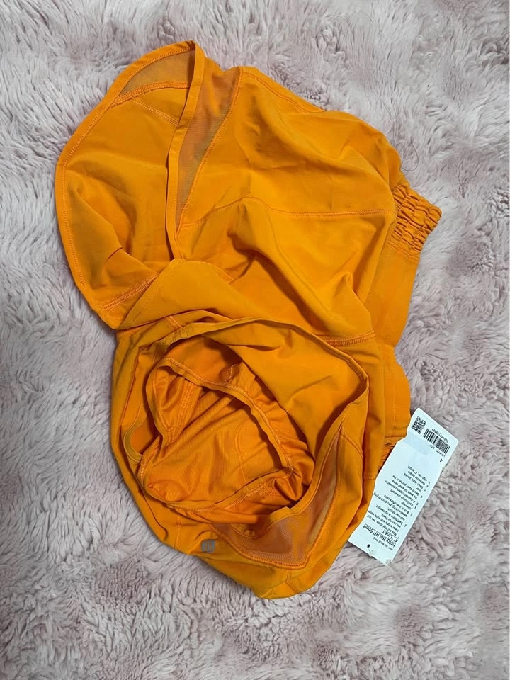 AUTHENTIC AND BRAND NEW Lululemon Hotty Hot High-Rise Short 4" - photo 3