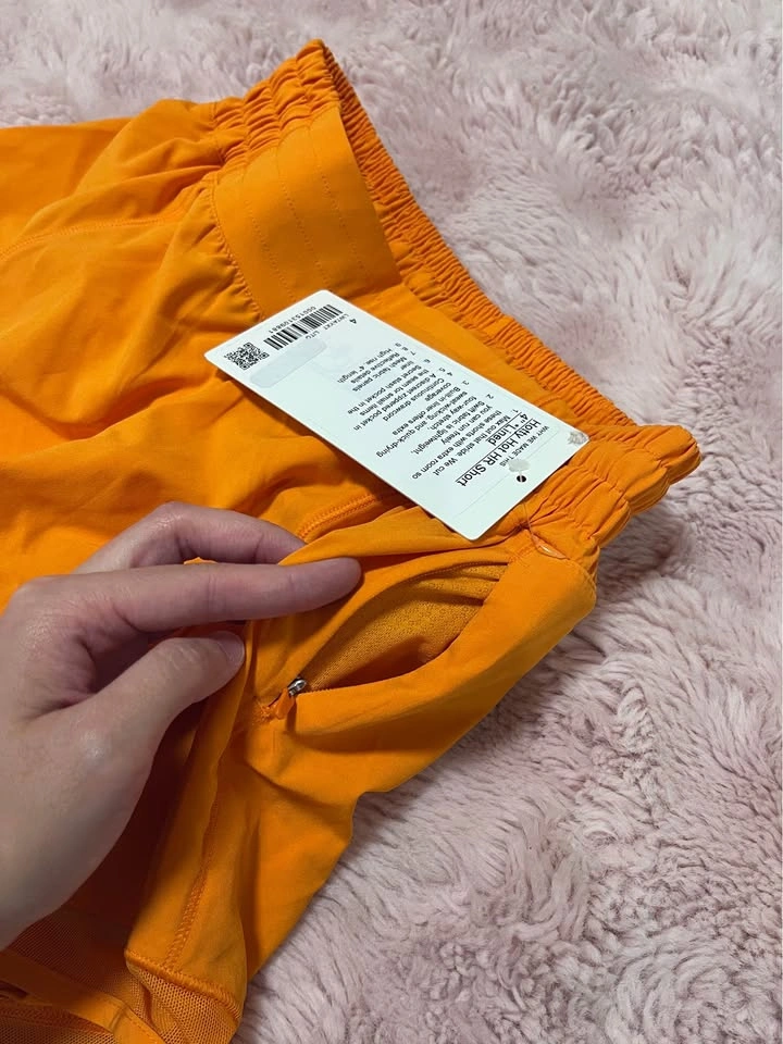 AUTHENTIC AND BRAND NEW Lululemon Hotty Hot High-Rise Short 4" - photo 4