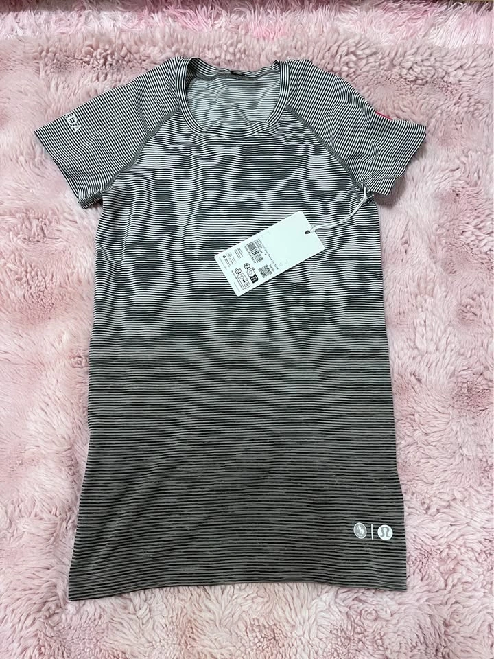 Limited Edition Lululemon Team Canada Swiftly Tech Short Sleeve - photo 2