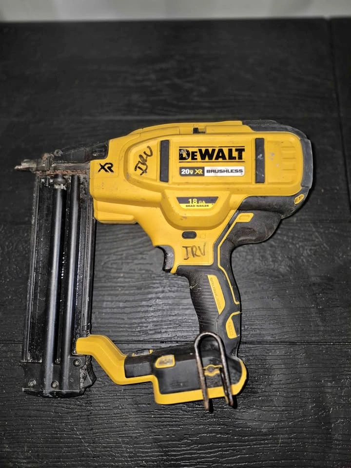 Dewalt 18ga cordless nailgun