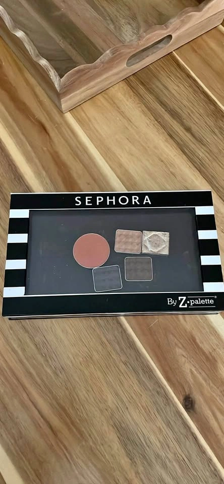 Sephora exclusive - Double Sided Magnetic Z Palette