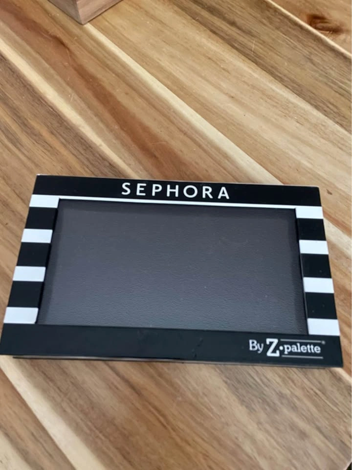 Sephora exclusive - Double Sided Magnetic Z Palette - photo 3