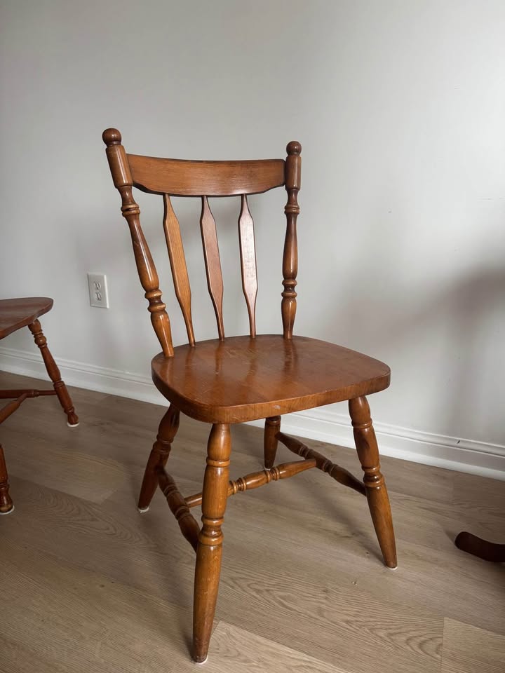 wooden chair - photo 2