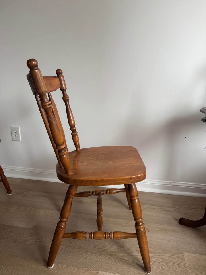 wooden chair - photo 3