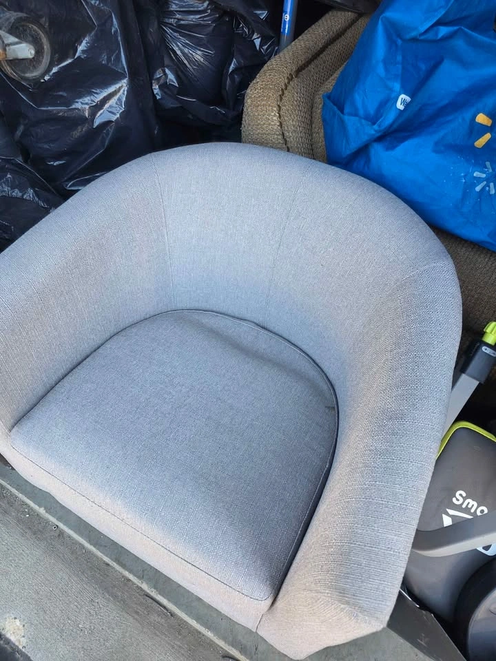 Light Gray Accent Chair - photo 3