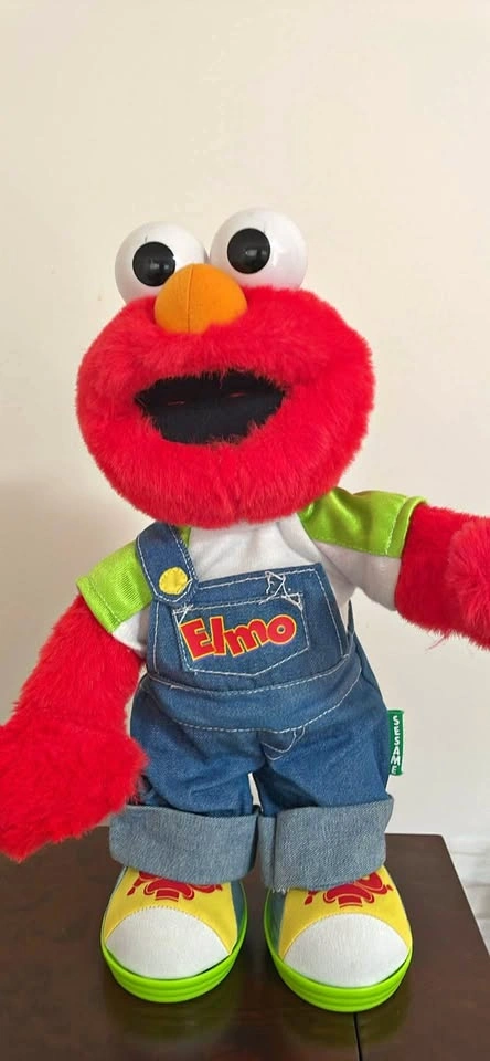 1999 VINTAGE “LET’S PRETEND ELMO”
