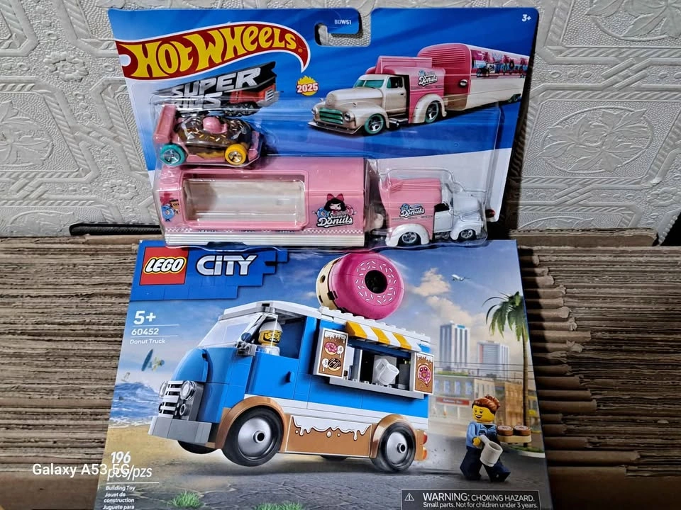 Lego City & Hot Wheels Donut Truck & Delivery Lot - photo 2