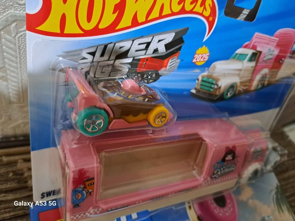 Lego City & Hot Wheels Donut Truck & Delivery Lot - photo 4