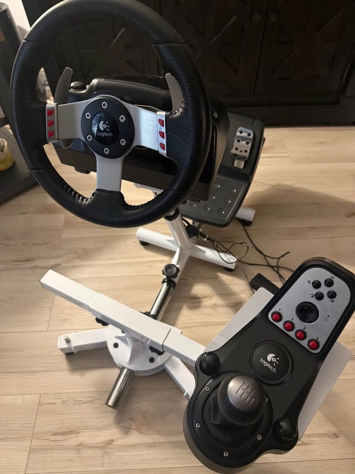 Complete Budget Sim Racing Setup – Logitech G27 + Arozzi Stand - photo 2