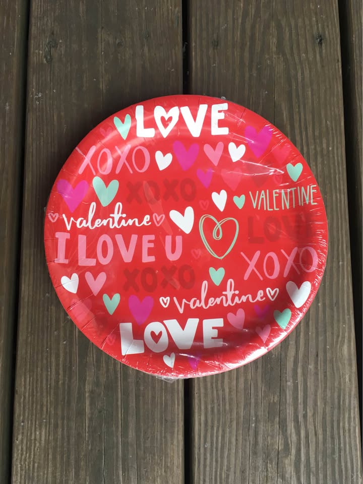 Love You 9” Party Plates 18 Ct. - Brand New - photo 3