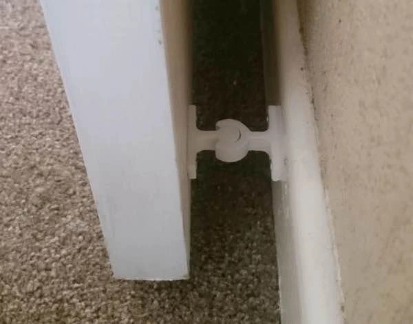 White Plastic Door Holder Catch - photo 2