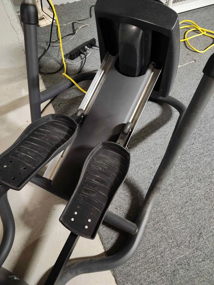 Precor EFX 5.21si Elliptical Fitness Crosstrainer - photo 3