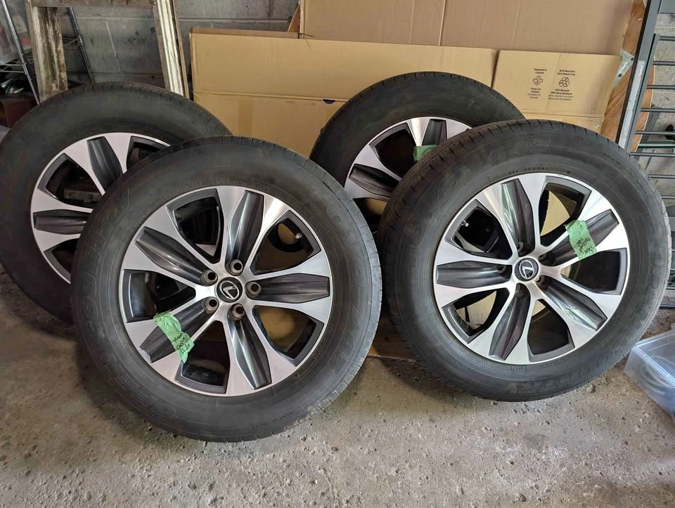 OEM 18" Toyota/Lexus Alloy Wheels & Toyo Tires (235/65R18)