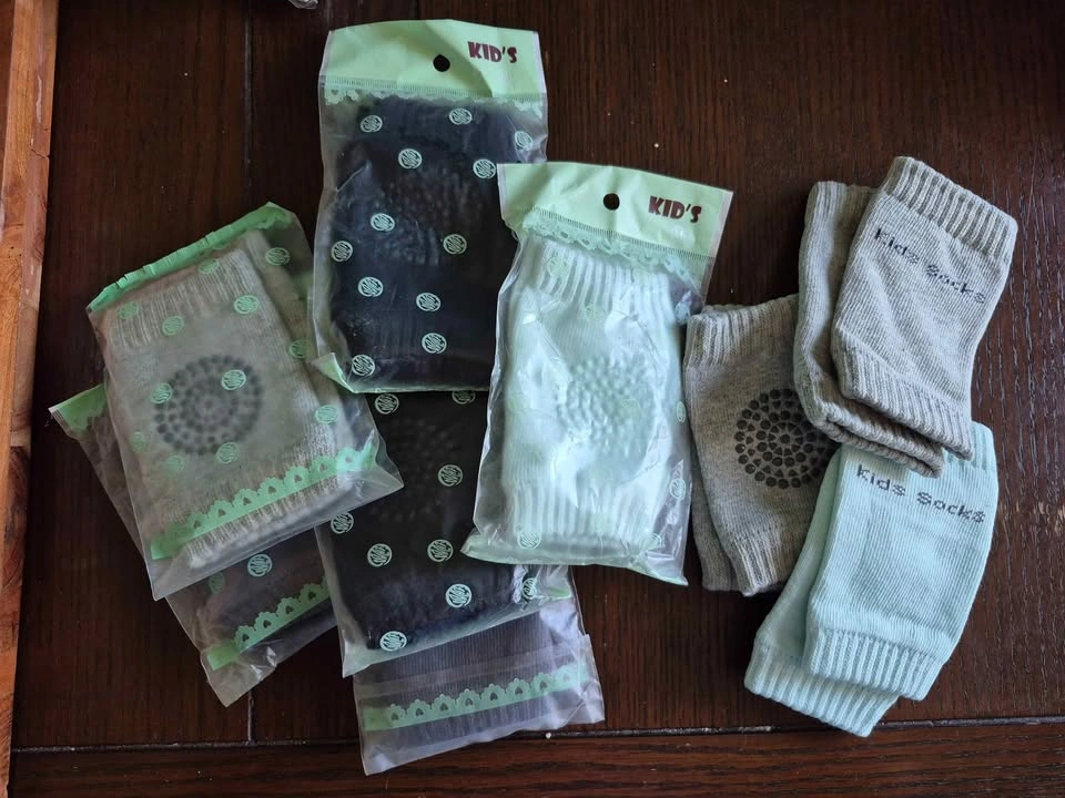 Baby Crawling Knee Pads Socks, $10 for 5 pairs, Size Medium - photo 4