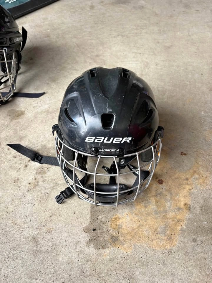 Bauer Lil' Sport child hockey helmet