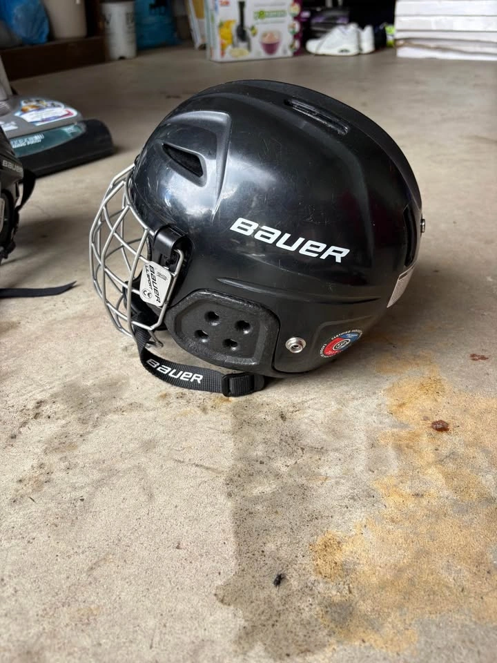 Bauer Lil' Sport child hockey helmet - photo 2