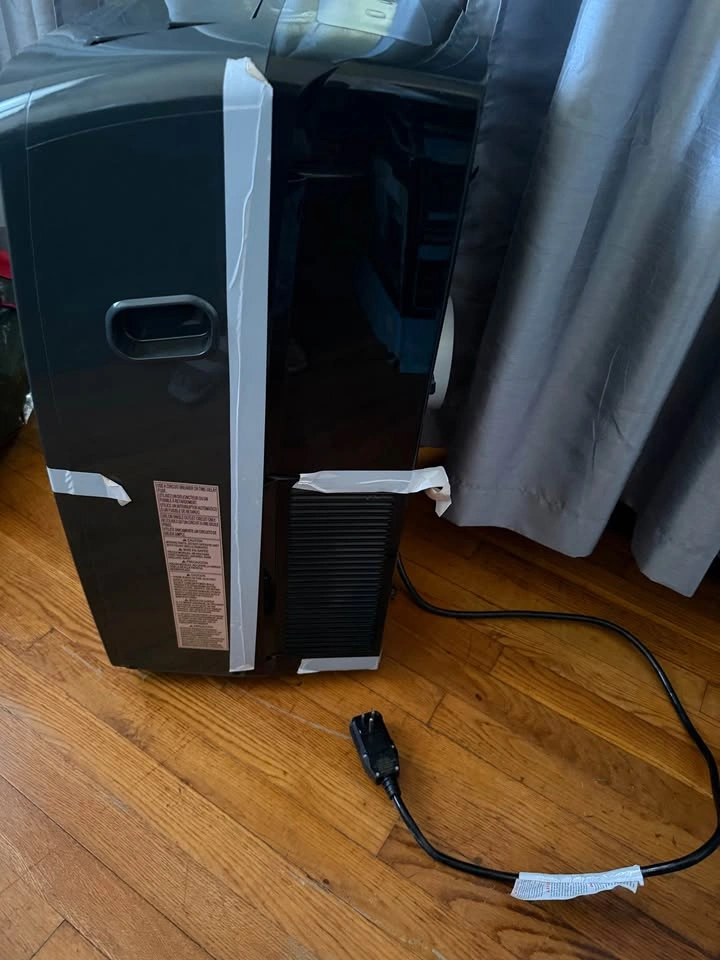 LG Portable Air Conditioner - photo 3
