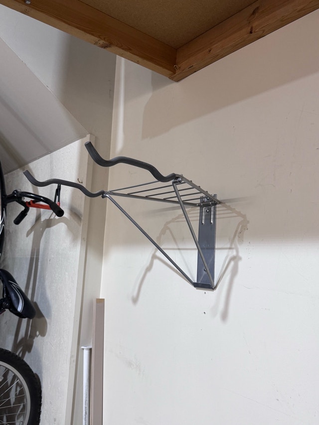 Wall mounted bike rack