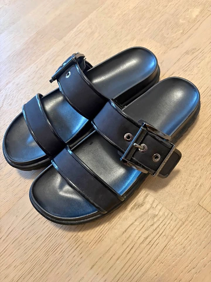 Michael Kors Black Buckle Slide Sandals (8)
