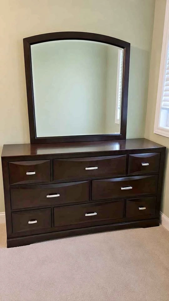 4-Piece Dark Wood Bedroom Set