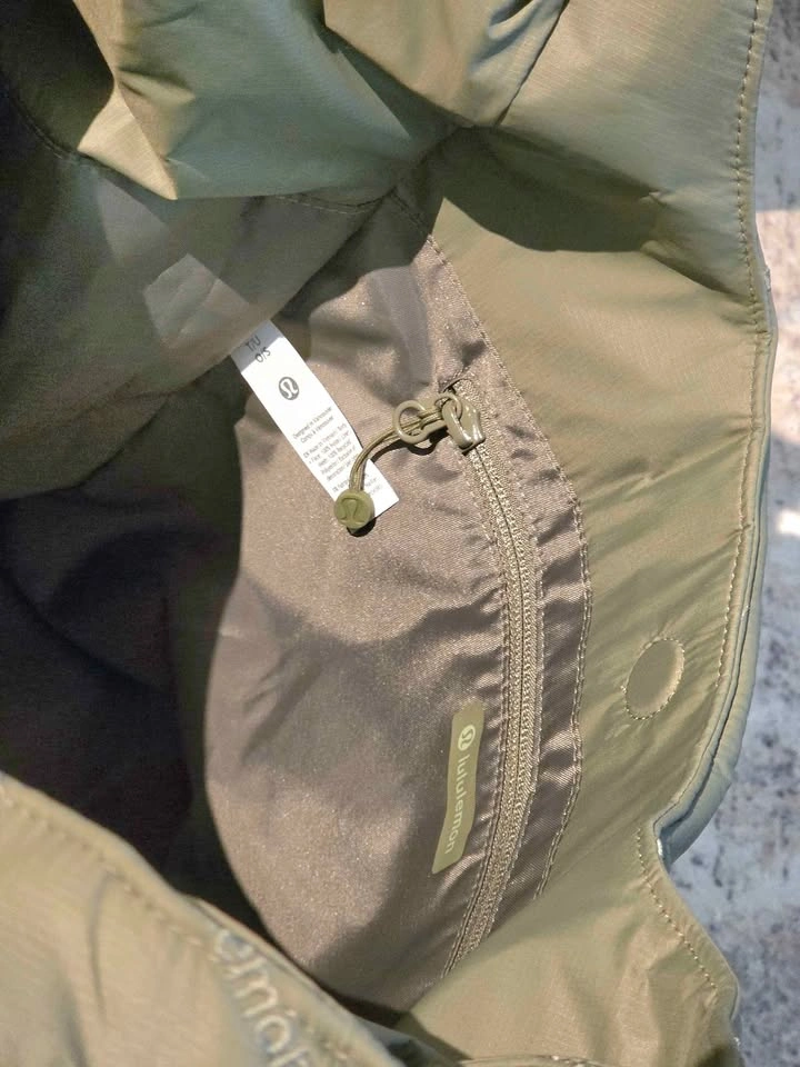 Lululemon Quilted Shoulder Bag – Olive - photo 3
