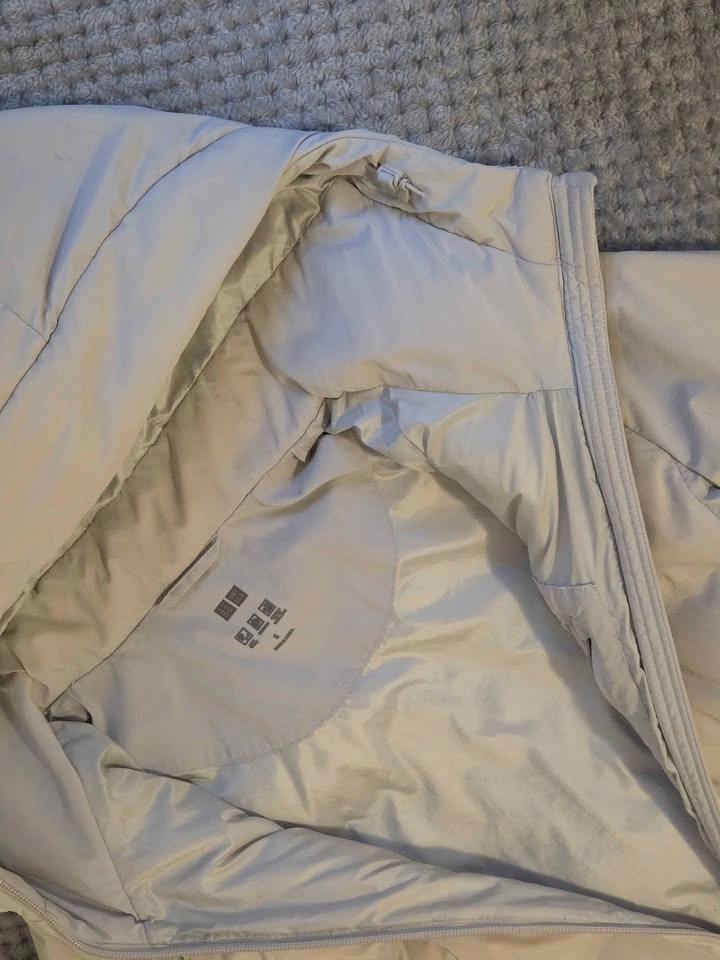 Uniqlo light down jacket – women’s small - photo 2