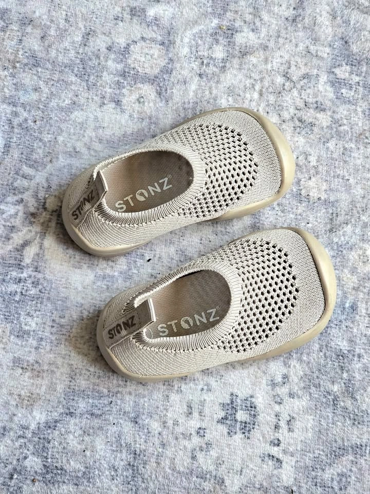 Stonz Knit Slip-On Shoes – Size 6