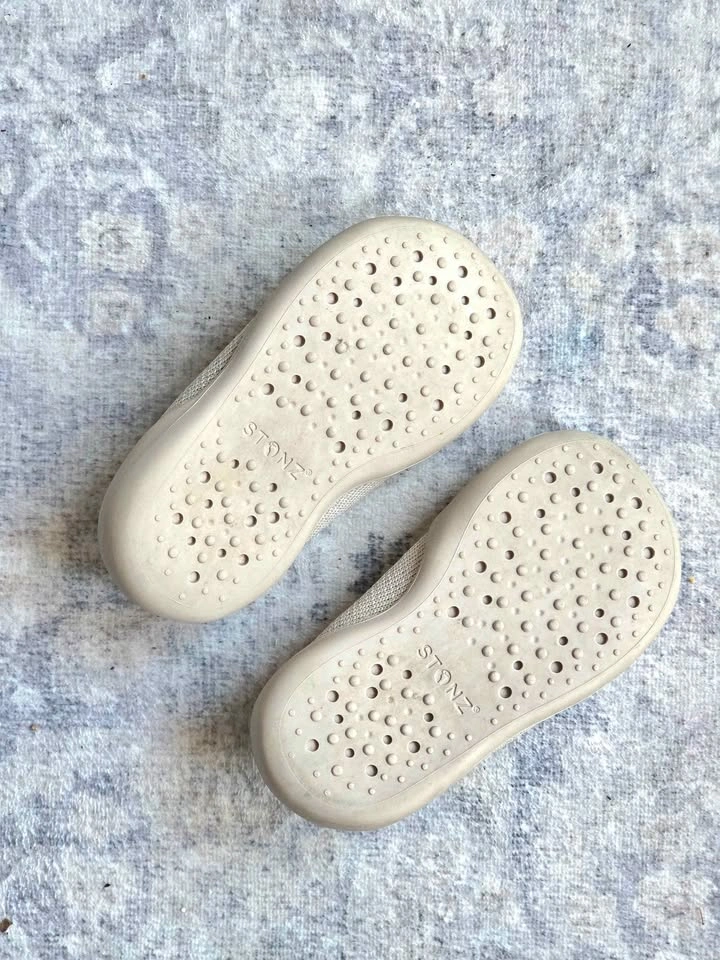 Stonz Knit Slip-On Shoes – Size 6 - photo 3
