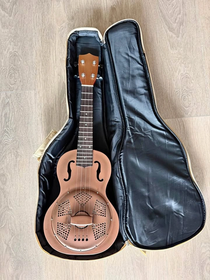 Gretsch Resonator Concert Ukulele w/ Padded Gig Bag