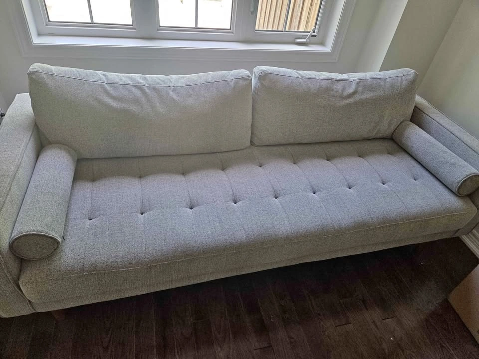 Stylish Tufted Grey Couch/sofa