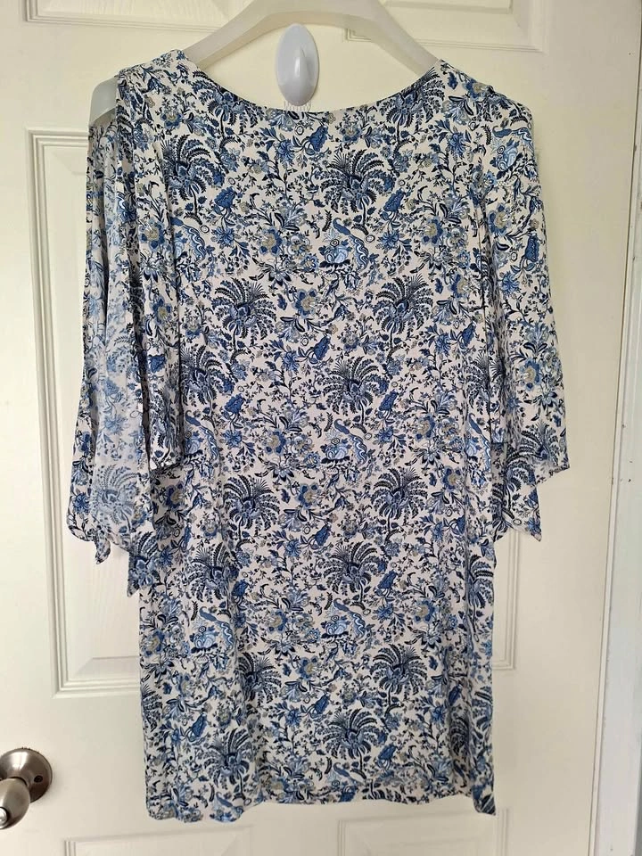 Blue and White Floral Split Sleeve Tunic Top
