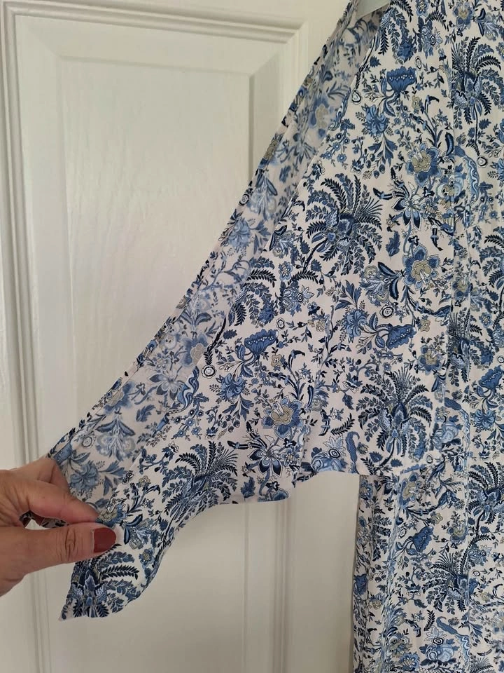 Blue and White Floral Split Sleeve Tunic Top - photo 2