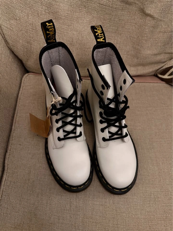 Dr. Martens White Boots US8 - photo 4